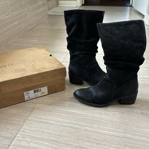 Born Currie Suede boots size 8.5. NWT